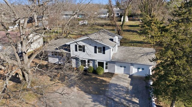 1106 S 3rd Avenue, Ozark, MO 65721