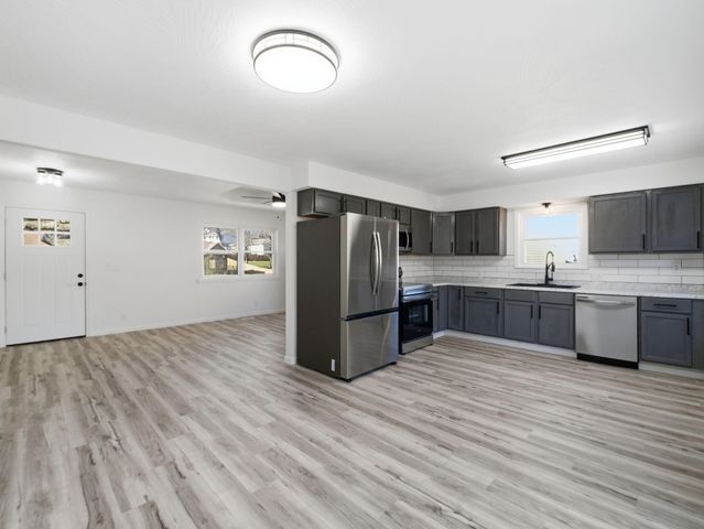 1106 S 3rd Avenue, Ozark, MO 65721