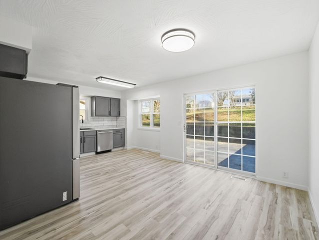 1106 S 3rd Avenue, Ozark, MO 65721