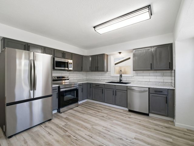 1106 S 3rd Avenue, Ozark, MO 65721