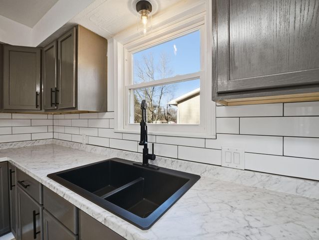 1106 S 3rd Avenue, Ozark, MO 65721