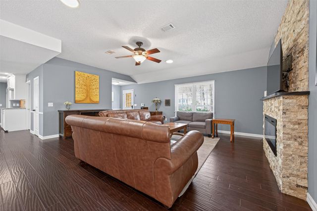 35 Sheep Meadow Place, The Woodlands, TX 77381