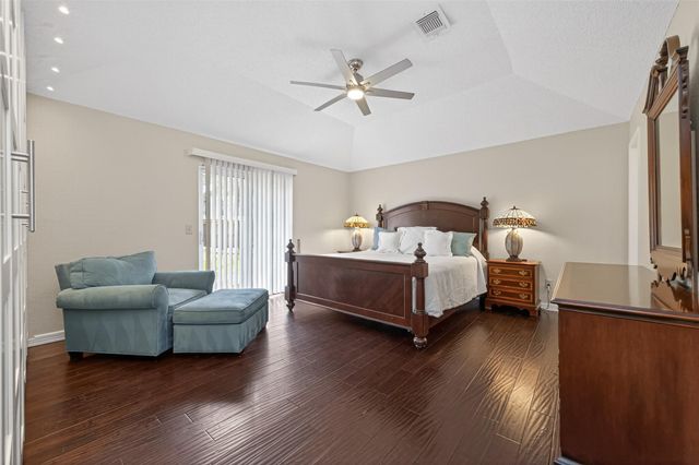 35 Sheep Meadow Place, The Woodlands, TX 77381