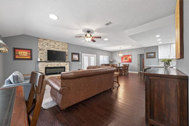 35 Sheep Meadow Place, The Woodlands, TX 77381