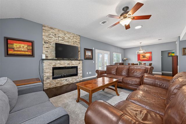 35 Sheep Meadow Place, The Woodlands, TX 77381