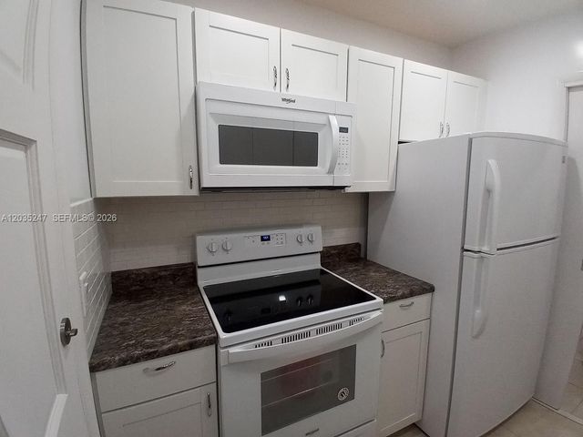 1250 E Sample Rd 303, Pompano Beach, FL 33064