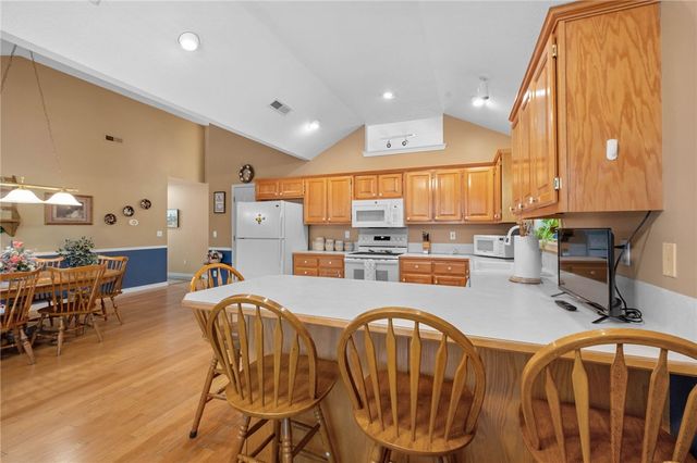 2750 E Londonderry Drive, Fayetteville, AR 72701