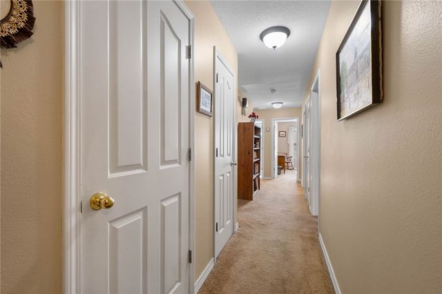 2750 E Londonderry Drive, Fayetteville, AR 72701