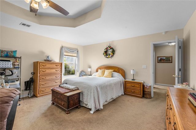 2750 E Londonderry Drive, Fayetteville, AR 72701