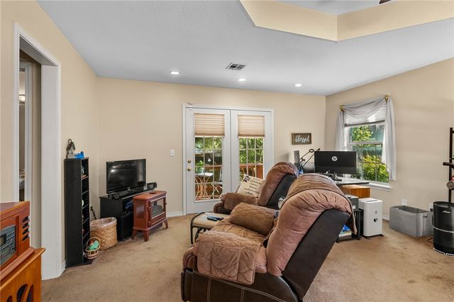 2750 E Londonderry Drive, Fayetteville, AR 72701