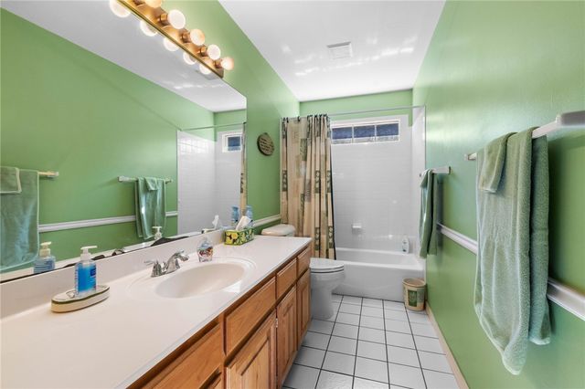 2750 E Londonderry Drive, Fayetteville, AR 72701