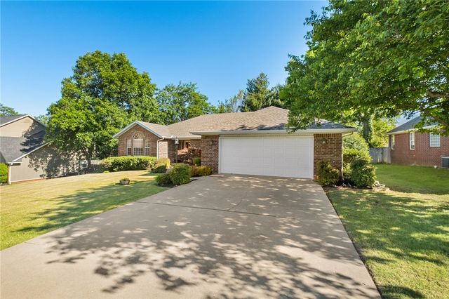 2750 E Londonderry Drive, Fayetteville, AR 72701