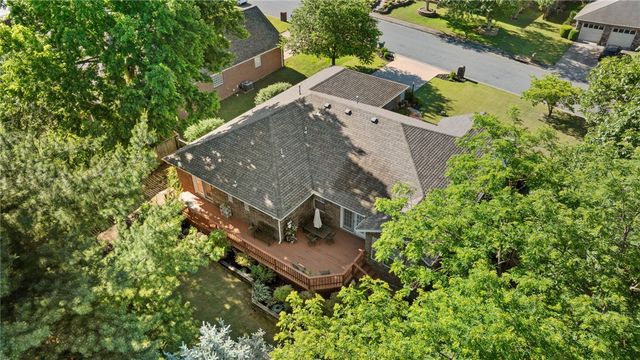 2750 E Londonderry Drive, Fayetteville, AR 72701
