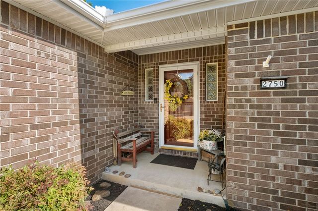 2750 E Londonderry Drive, Fayetteville, AR 72701