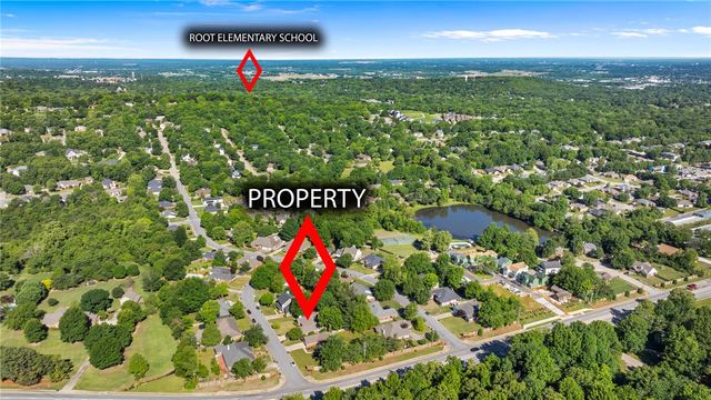 2750 E Londonderry Drive, Fayetteville, AR 72701