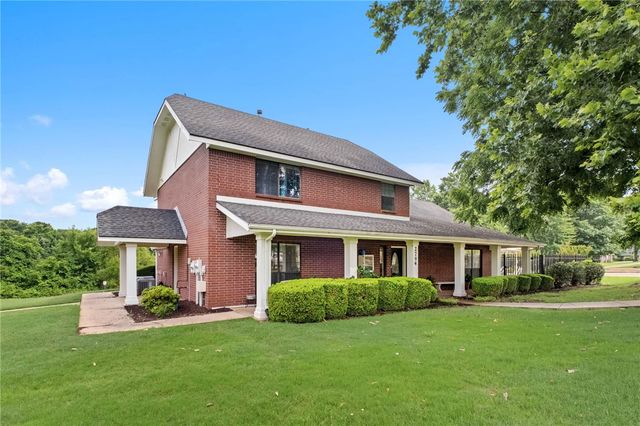 2750 E Londonderry Drive, Fayetteville, AR 72701