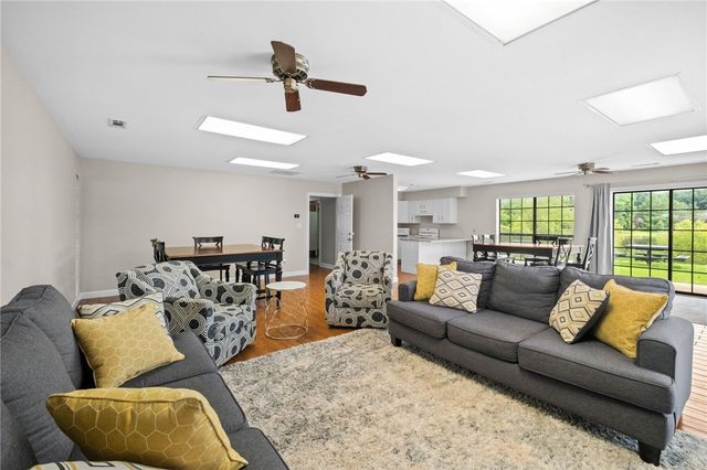 2750 E Londonderry Drive, Fayetteville, AR 72701