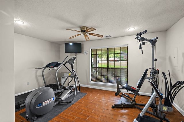 2750 E Londonderry Drive, Fayetteville, AR 72701