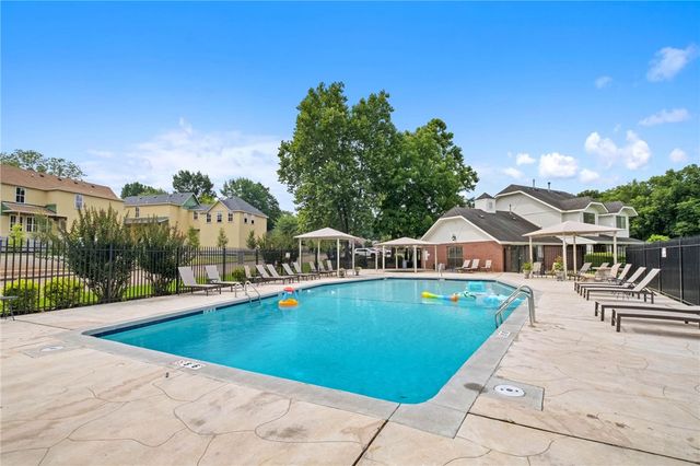 2750 E Londonderry Drive, Fayetteville, AR 72701