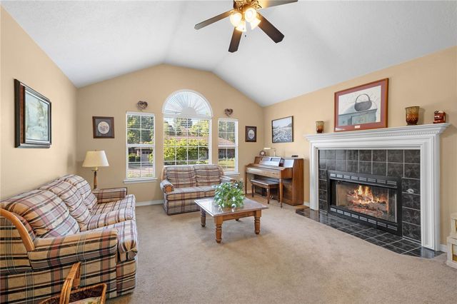 2750 E Londonderry Drive, Fayetteville, AR 72701