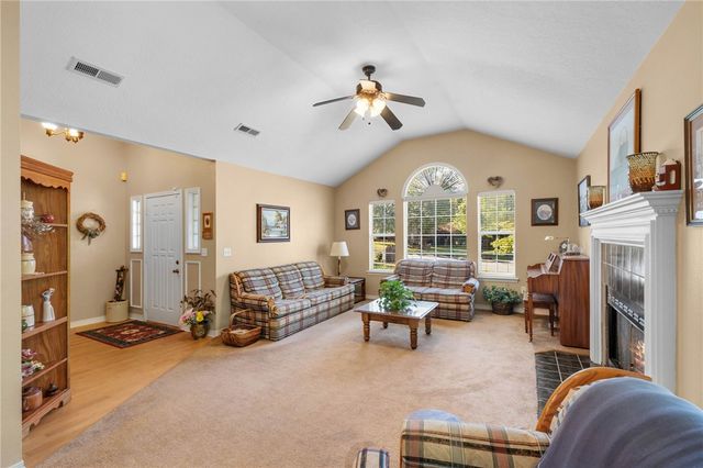 2750 E Londonderry Drive, Fayetteville, AR 72701