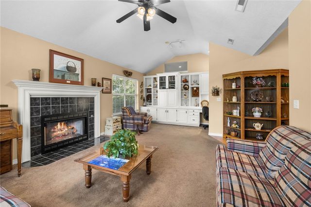 2750 E Londonderry Drive, Fayetteville, AR 72701