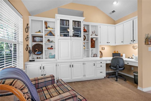 2750 E Londonderry Drive, Fayetteville, AR 72701