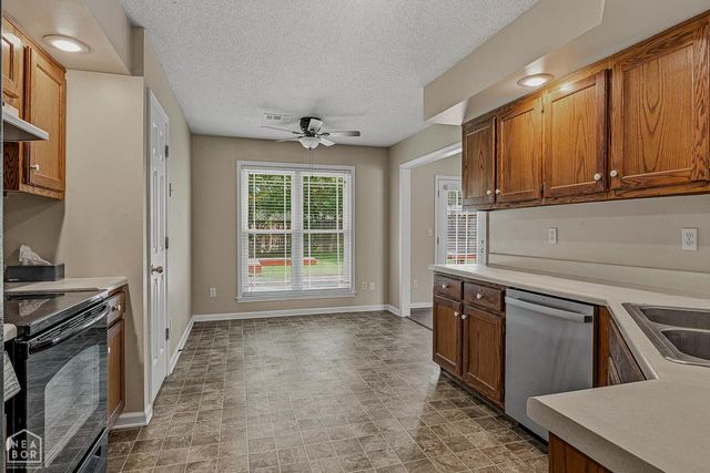 4104 Tealwood Drive, Jonesboro, AR 72405