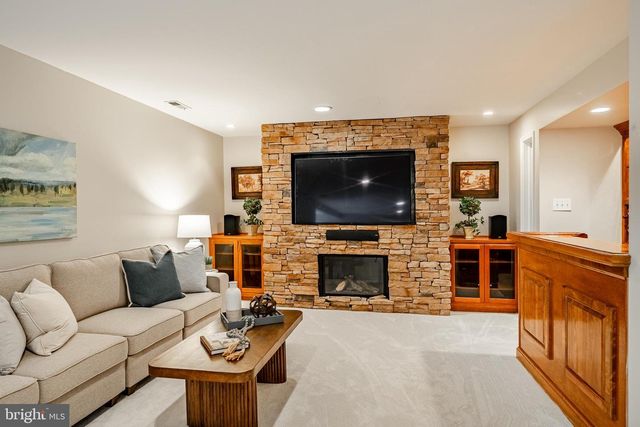 34 JOHN BEAL DR, Garnet Valley, PA 19060