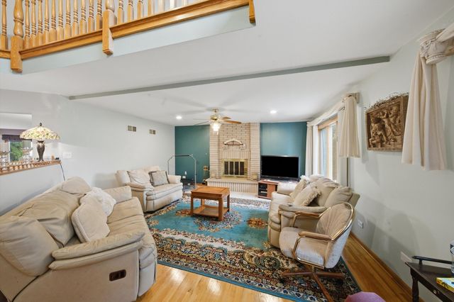 9727 S Meryton Court, Palos Hills, IL 60465