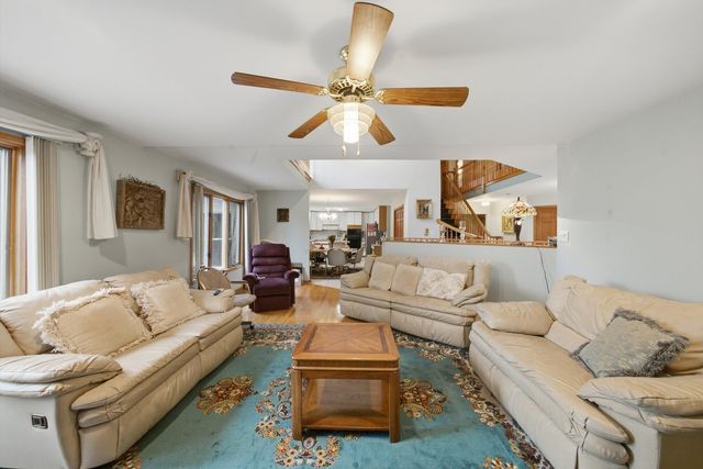 9727 S Meryton Court, Palos Hills, IL 60465