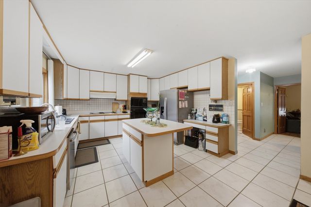 9727 S Meryton Court, Palos Hills, IL 60465
