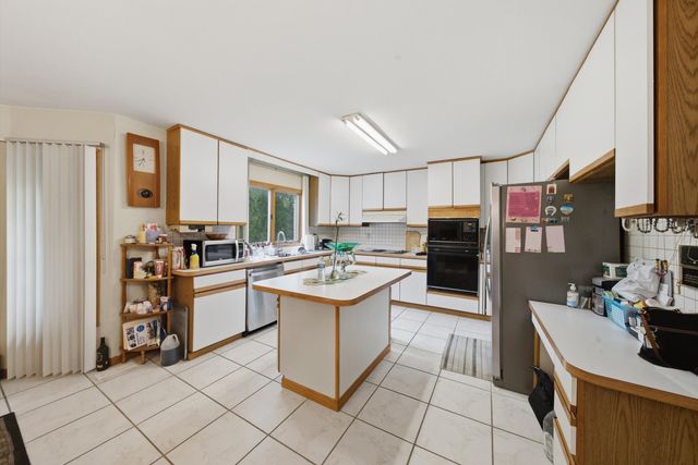9727 S Meryton Court, Palos Hills, IL 60465
