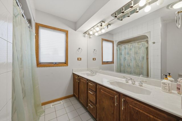 9727 S Meryton Court, Palos Hills, IL 60465