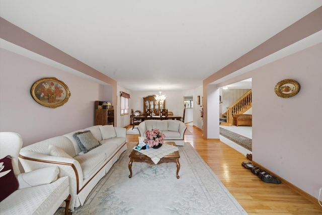 9727 S Meryton Court, Palos Hills, IL 60465