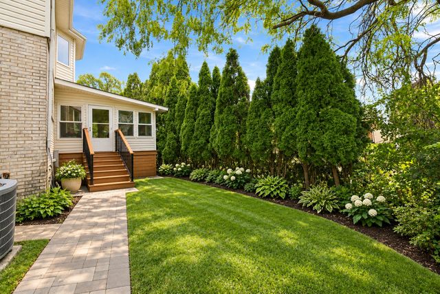 9727 S Meryton Court, Palos Hills, IL 60465
