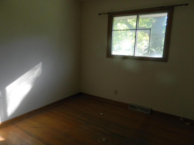 415 Catskill ROAD, Waukesha, WI 53186