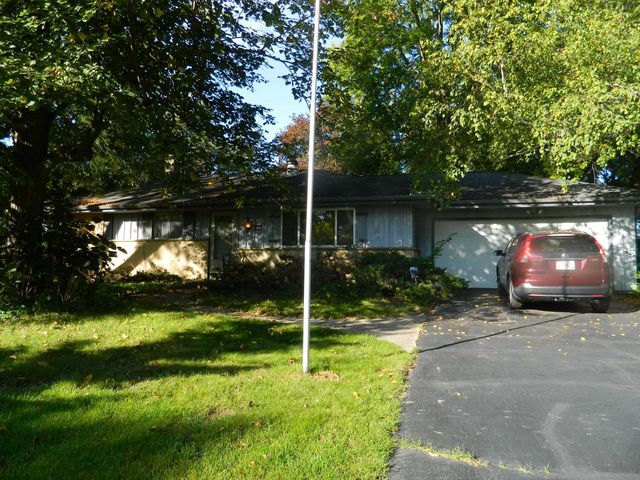 415 Catskill ROAD, Waukesha, WI 53186