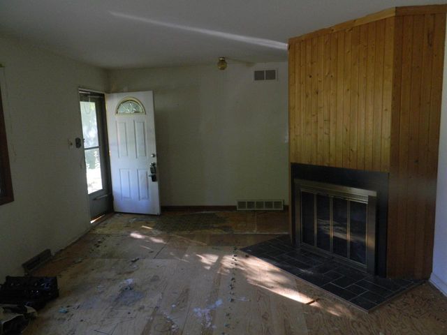 415 Catskill ROAD, Waukesha, WI 53186