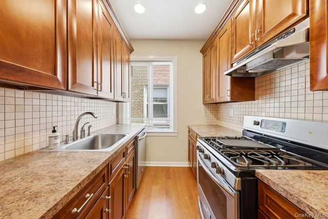 333 E 238th Street, Bronx, NY 10470