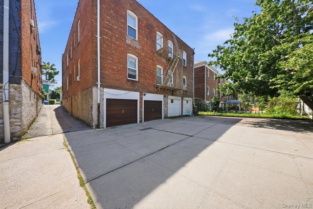 333 E 238th Street, Bronx, NY 10470