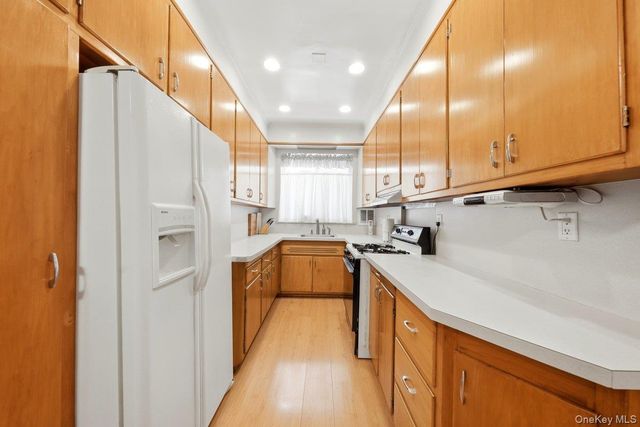 333 E 238th Street, Bronx, NY 10470