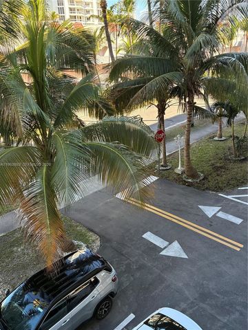 3770 NE 171st St 308, North Miami Beach, FL 33160