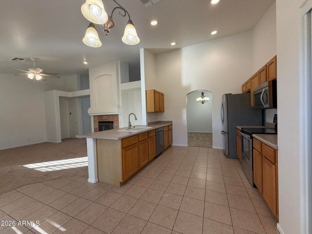 1135 E Cottonwood Lane, Phoenix, AZ 85048