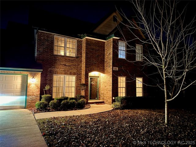 313 S 62nd Street, Broken Arrow, OK 74014