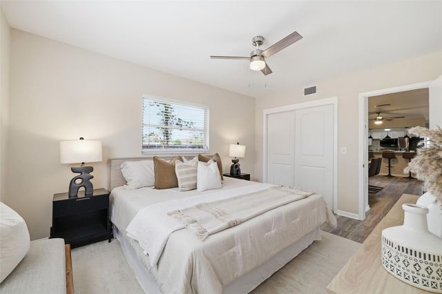 2327 W KNOLLWOOD PLACE, Tampa, FL 33604