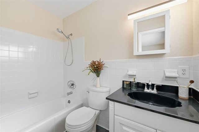 2327 W KNOLLWOOD PLACE, Tampa, FL 33604