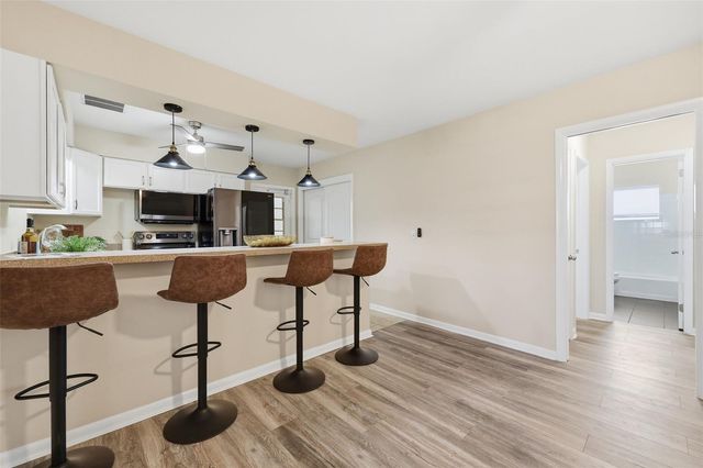 2327 W KNOLLWOOD PLACE, Tampa, FL 33604