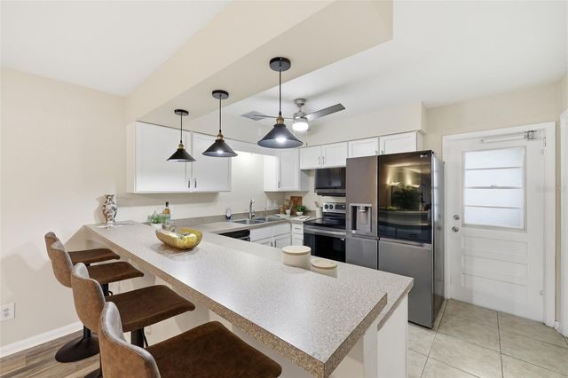 2327 W KNOLLWOOD PLACE, Tampa, FL 33604