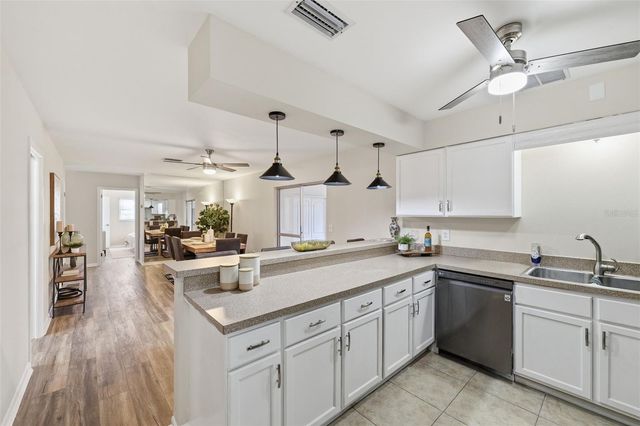 2327 W KNOLLWOOD PLACE, Tampa, FL 33604
